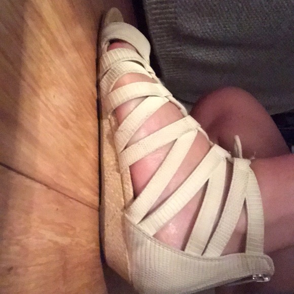 Tie up sandals - Picture 2 of 4
